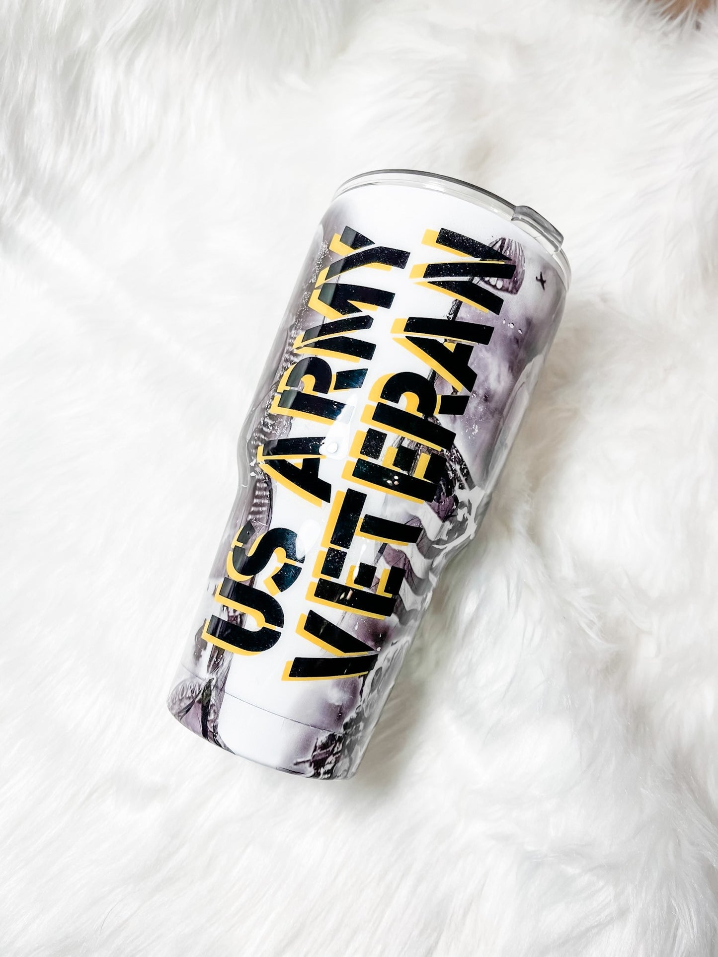 30 0z Stainless Steel Double Wall Modern Curve Tumbler